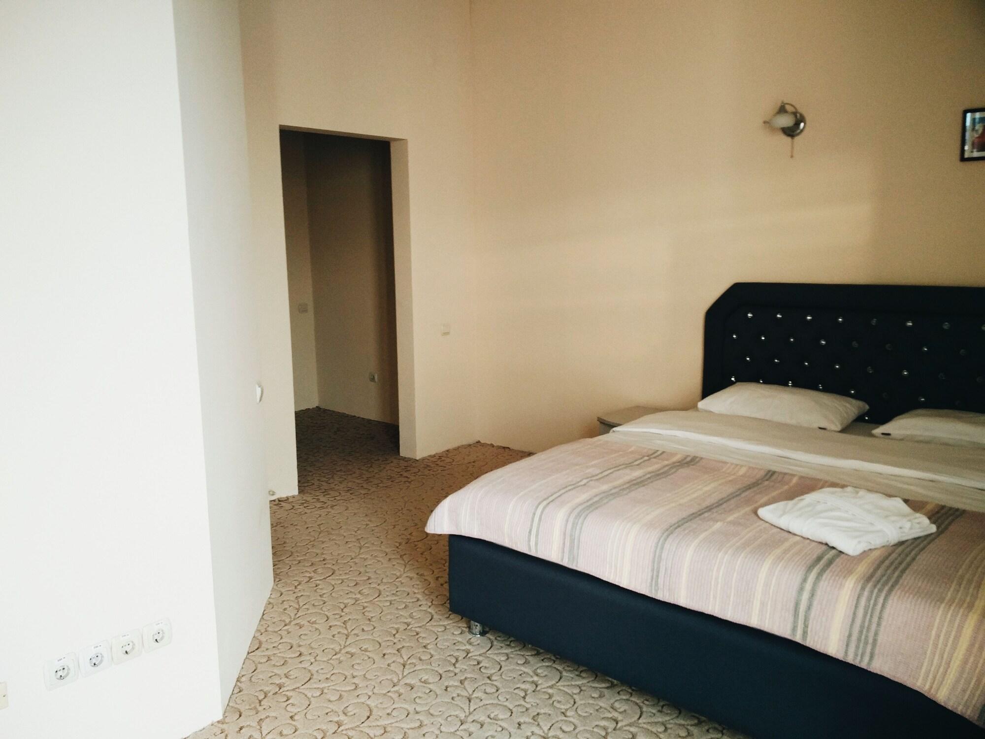 Mesogios Hotel Kisinyov Kültér fotó
