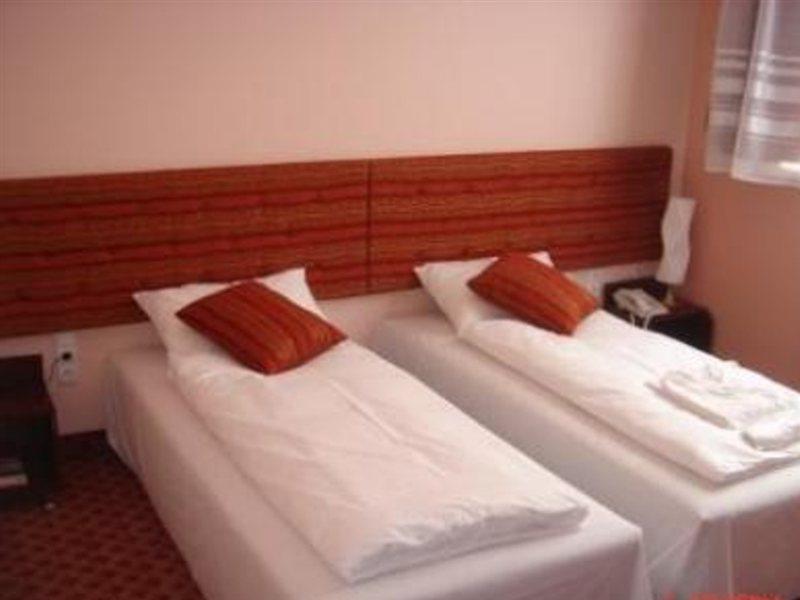 Mesogios Hotel Kisinyov Kültér fotó