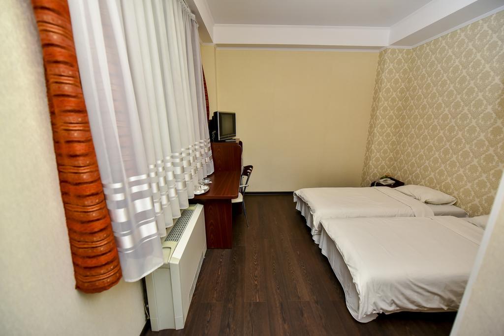 Mesogios Hotel Kisinyov Kültér fotó