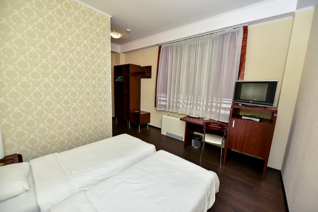 Mesogios Hotel Kisinyov Kültér fotó