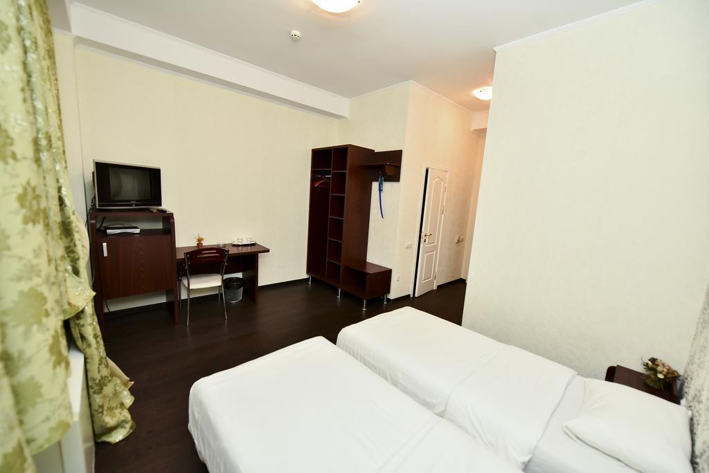 Mesogios Hotel Kisinyov Kültér fotó